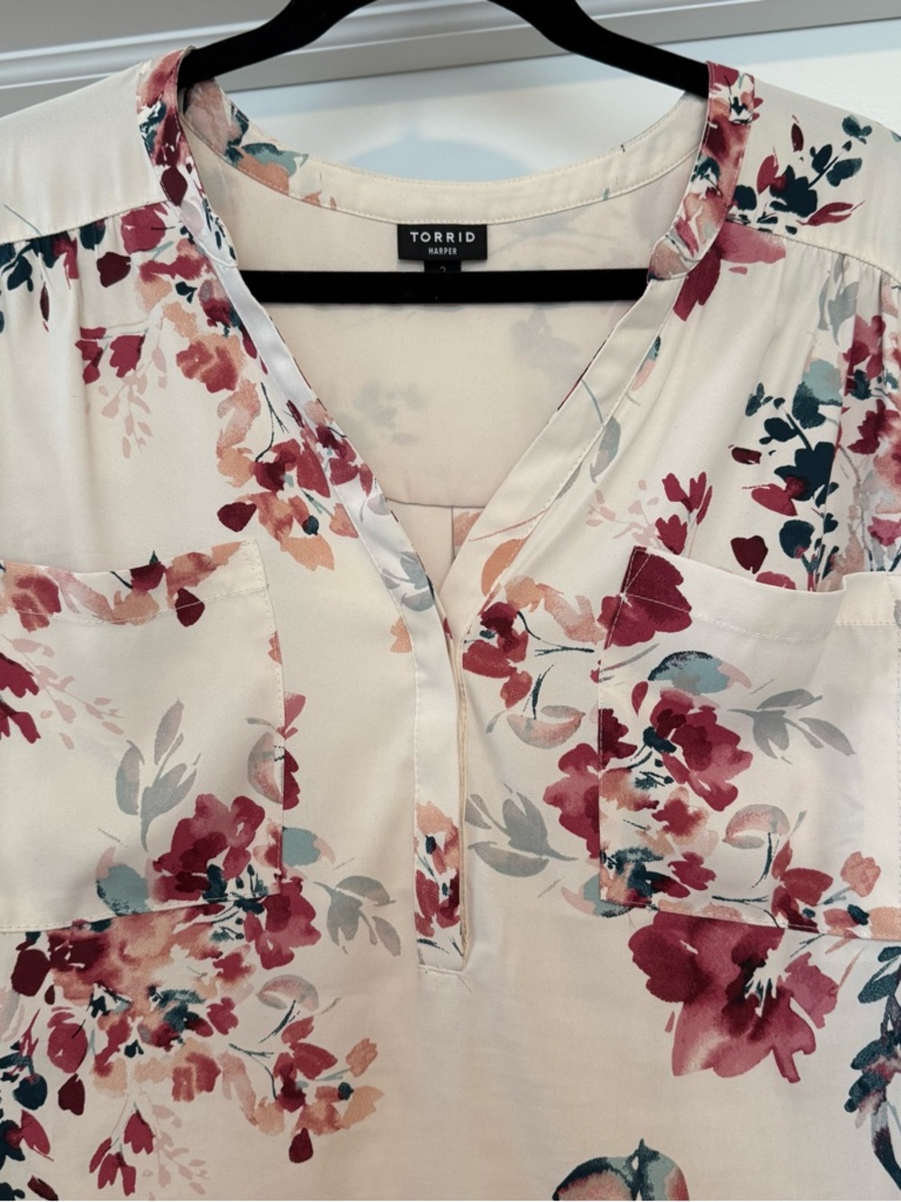torrid Cream Floral Split V-Neck Blouse with Rose Accents - Picture 2 of 6